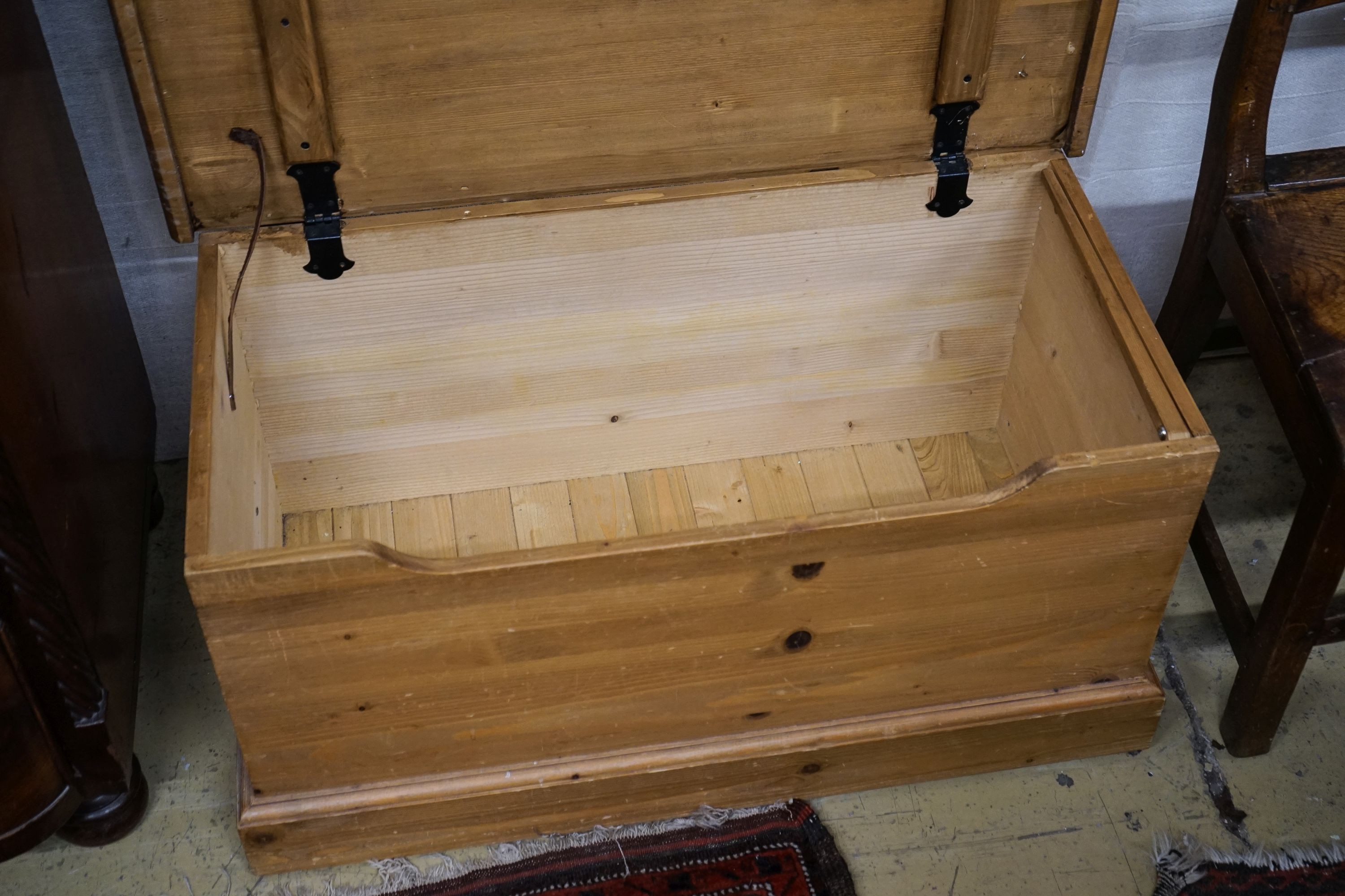 A modern rectangular pine trunk, length 92cm, depth 47cm, height 45cm